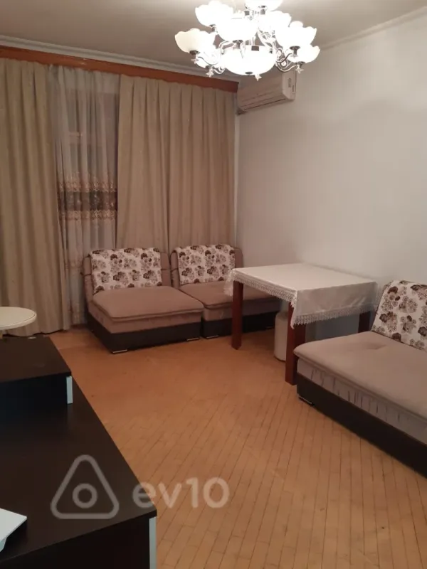 Kirayə verilir 2 otaqlı köhnə tikili 60 m²