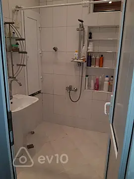 Kirayə verilir 2 otaqlı köhnə tikili 60 m²