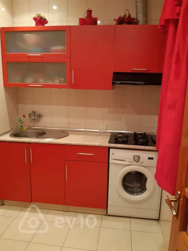 Kirayə verilir 2 otaqlı köhnə tikili 60 m²