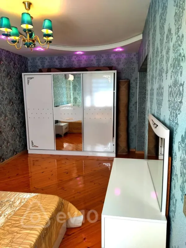 Kirayə verilir 2 otaqlı yeni tikili 90 m²