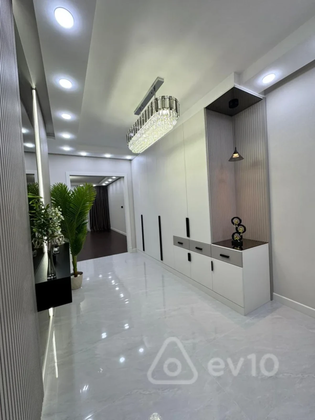 Satılır 3 otaqlı yeni tikili 155 m²