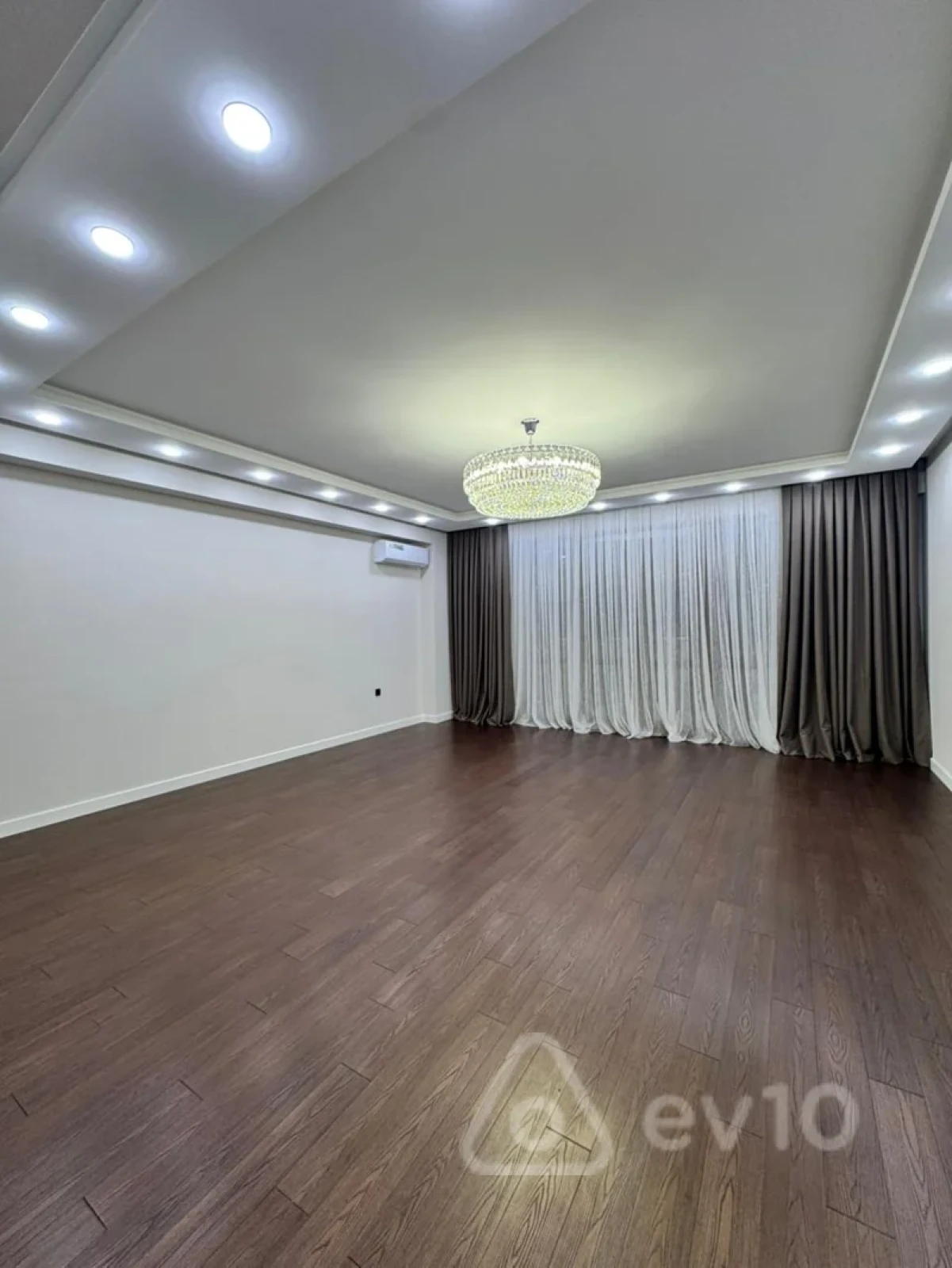 Satılır 3 otaqlı yeni tikili 155 m²
