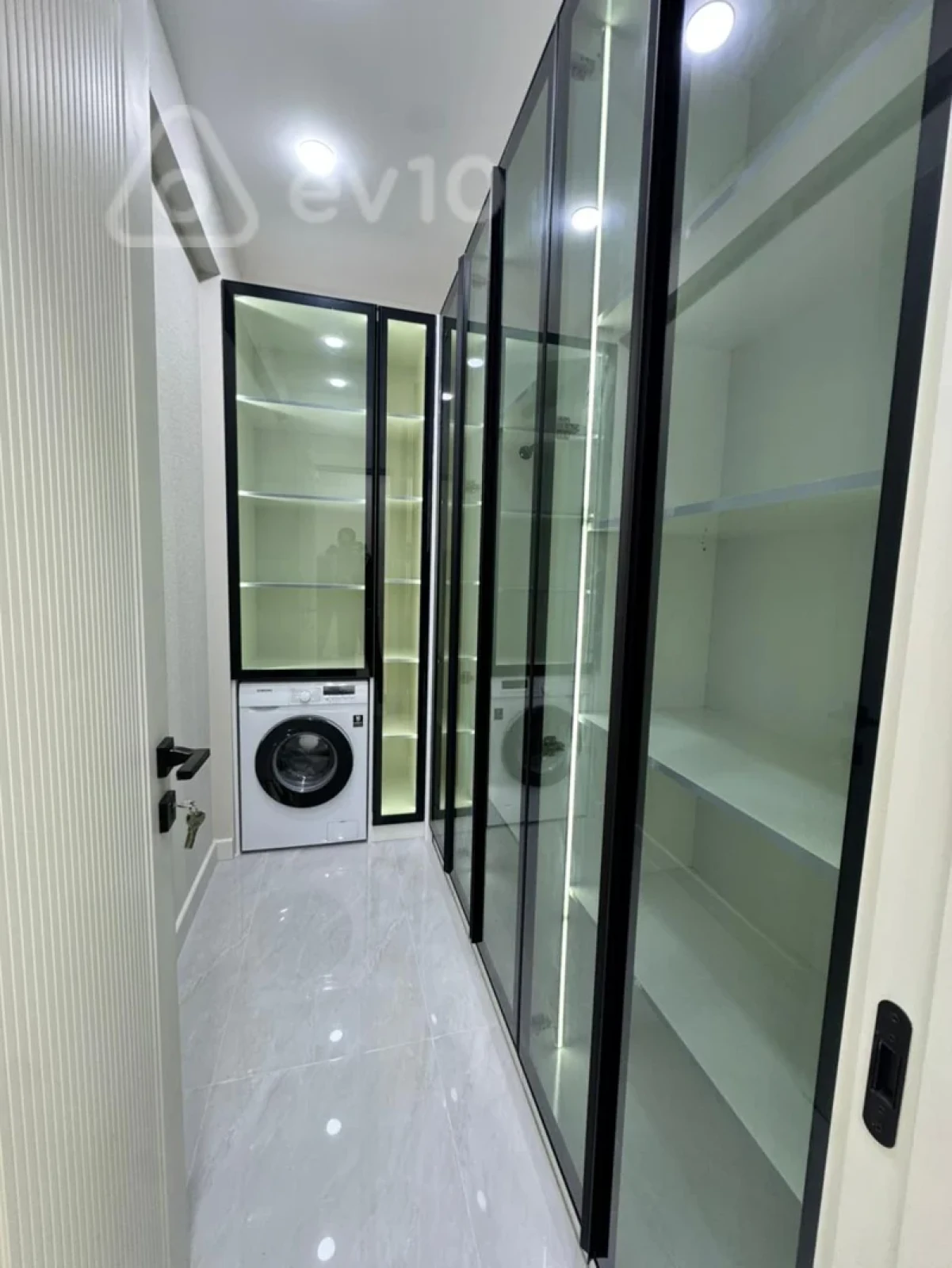 Satılır 3 otaqlı yeni tikili 155 m²