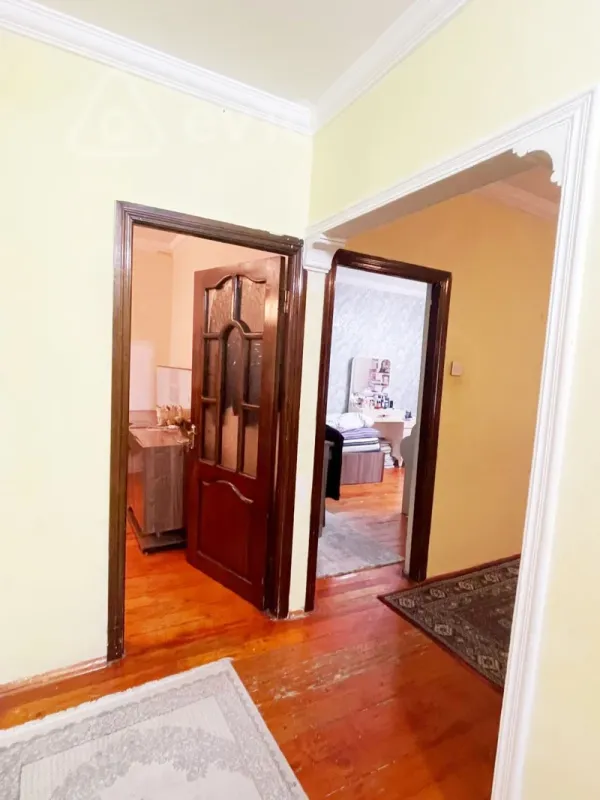 Satılır 3 otaqlı köhnə tikili 90 m²