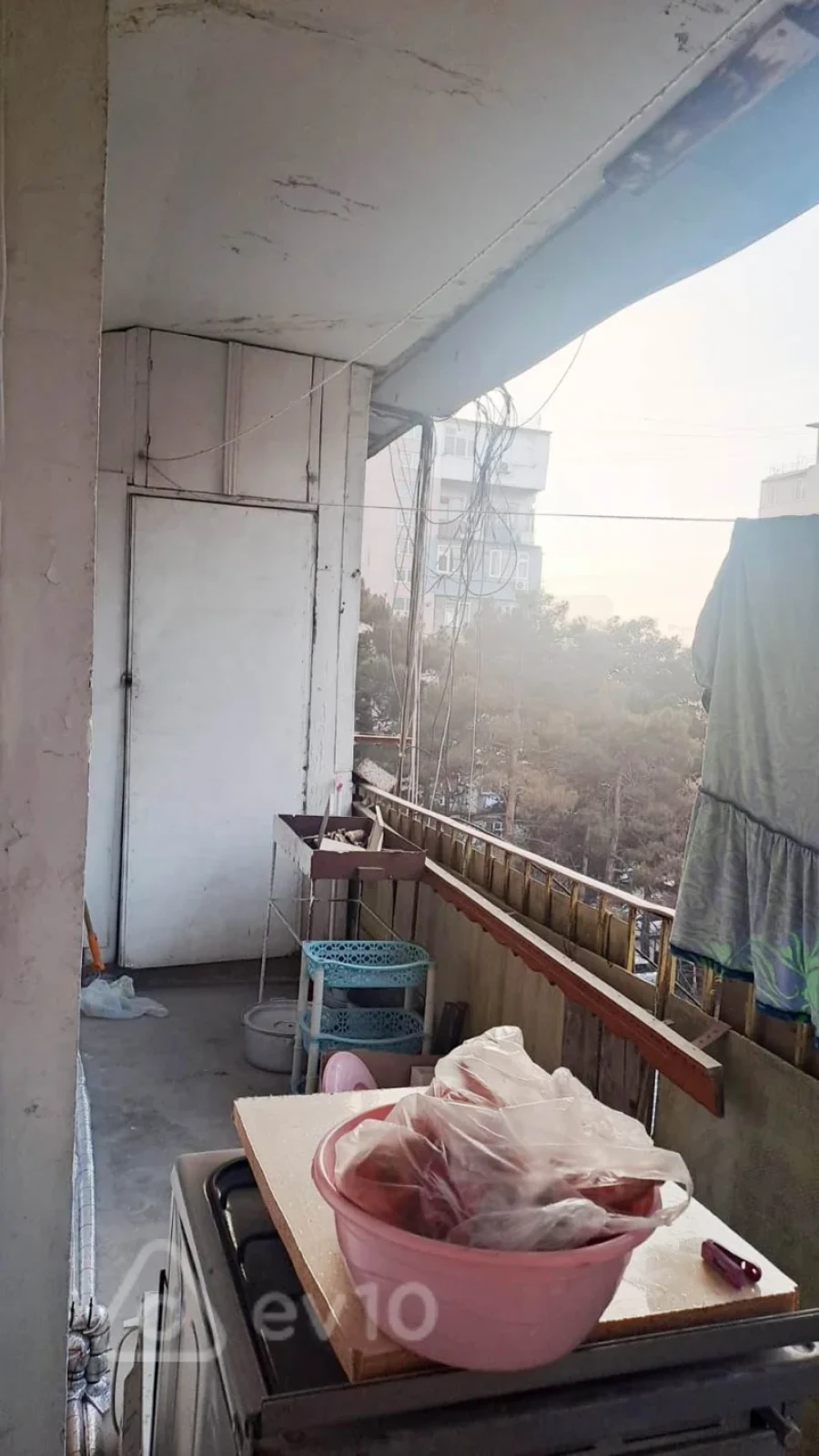Satılır 3 otaqlı köhnə tikili 90 m²