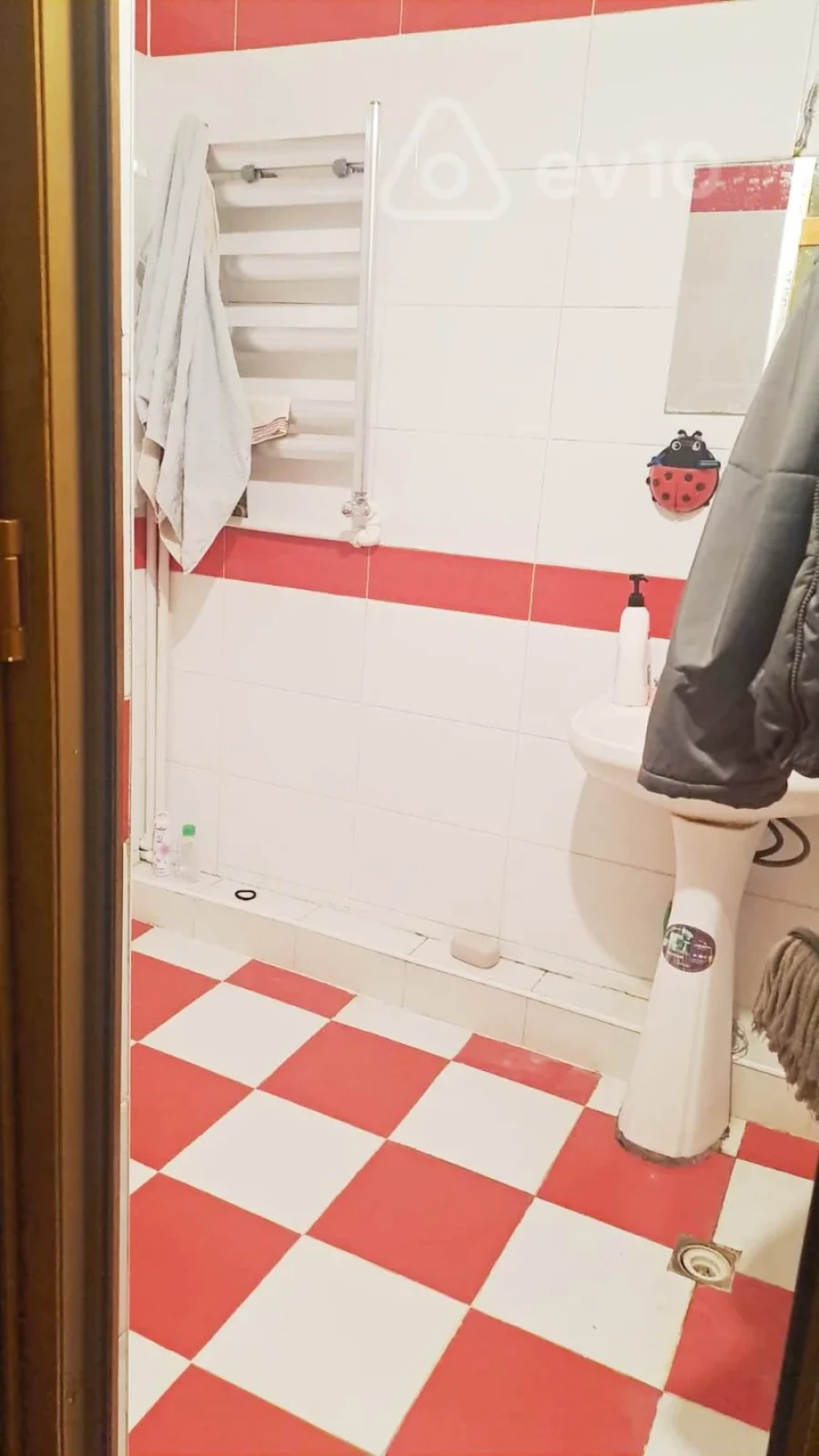 Satılır 3 otaqlı köhnə tikili 90 m²