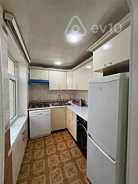 Kirayə verilir 3 otaqlı köhnə tikili 70 m²