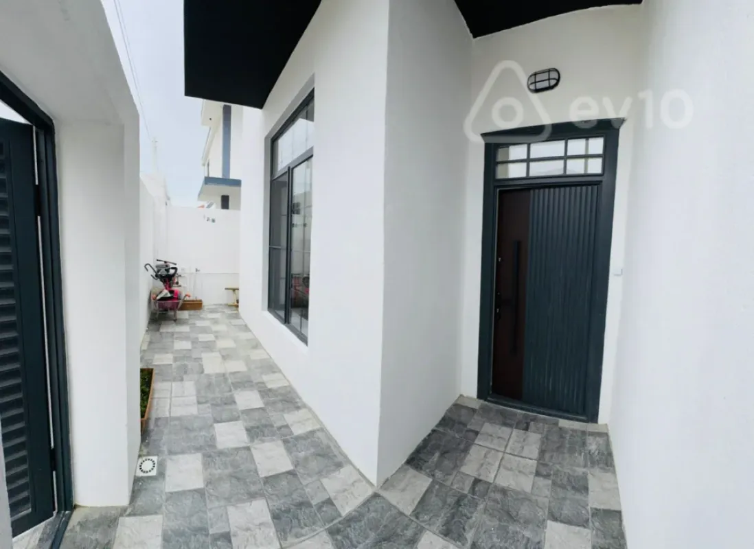 Satılır 6 otaqlı həyət evi 220 m²