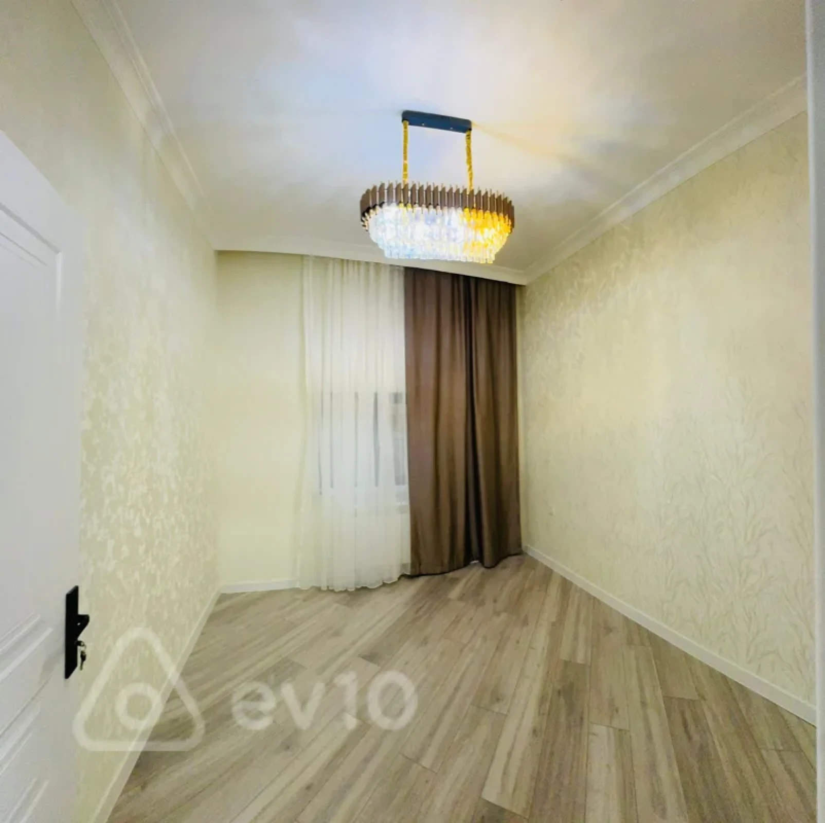 Satılır 6 otaqlı həyət evi 220 m²