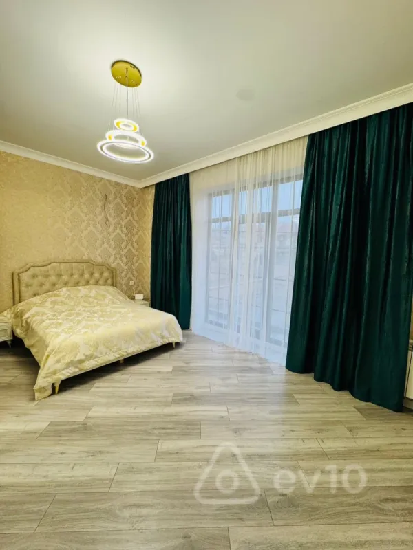 Satılır 6 otaqlı həyət evi 220 m²