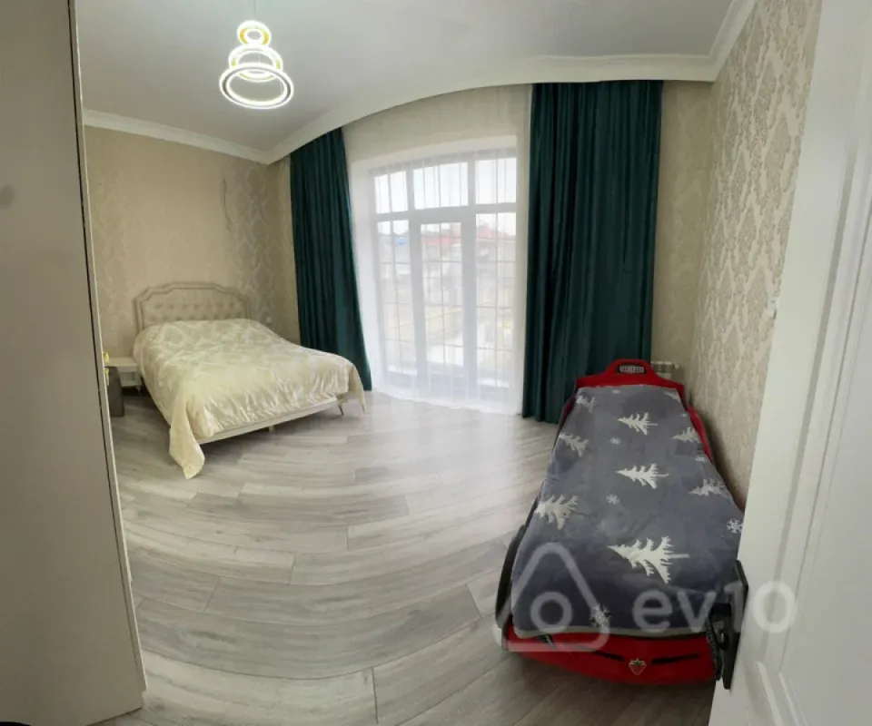 Satılır 6 otaqlı həyət evi 220 m²