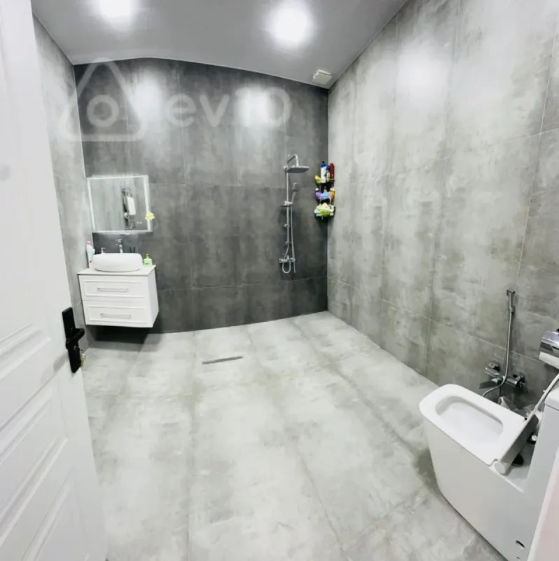 Satılır 6 otaqlı həyət evi 220 m²