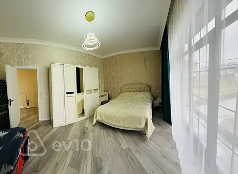 Satılır 6 otaqlı həyət evi 220 m²