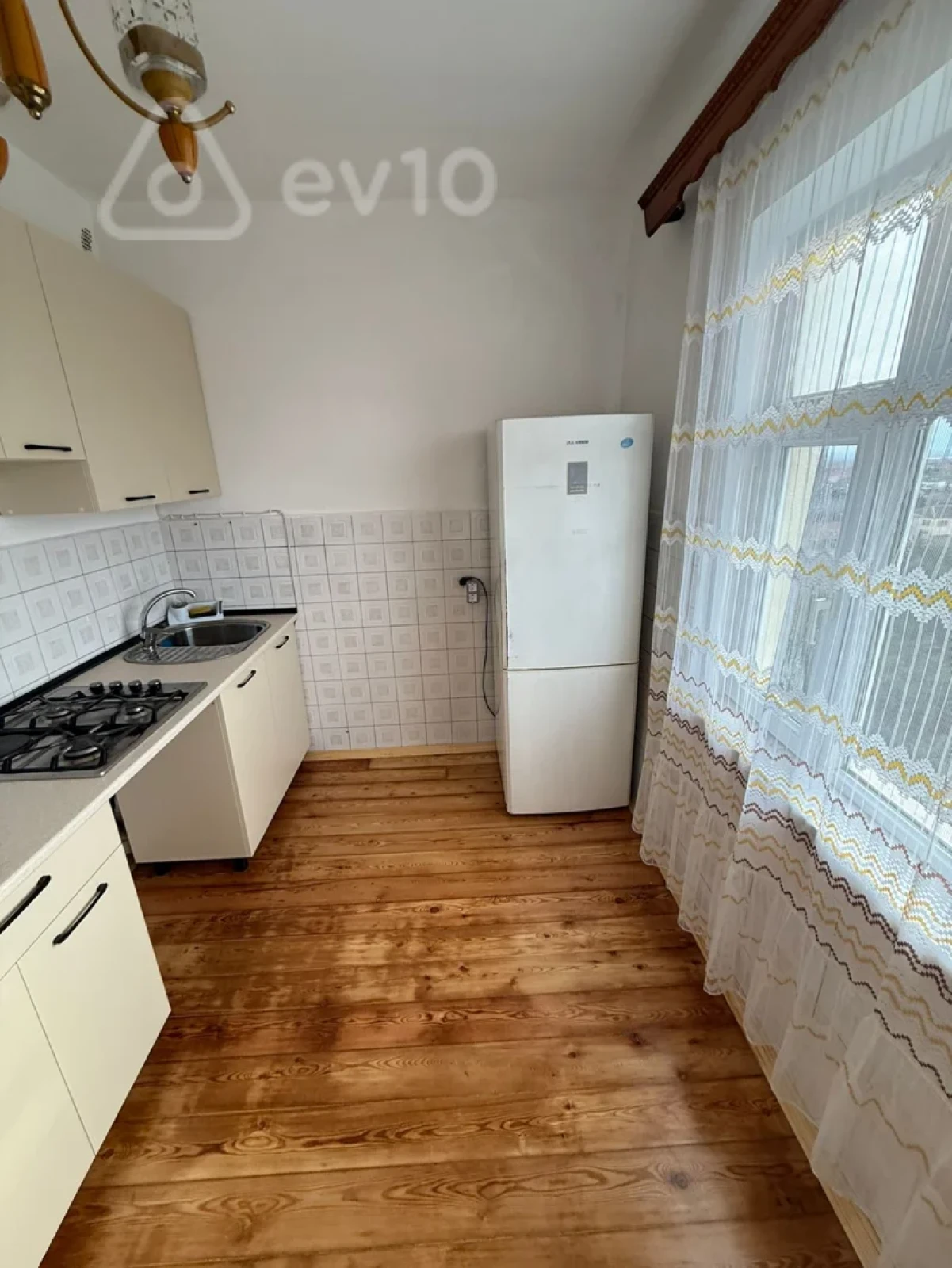 Kirayə verilir 2 otaqlı köhnə tikili 57 m²