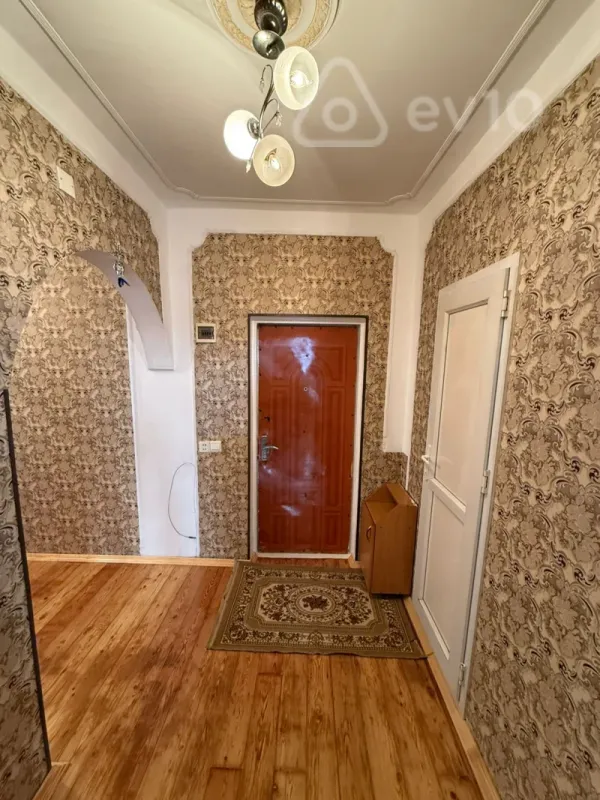 Kirayə verilir 2 otaqlı köhnə tikili 57 m²