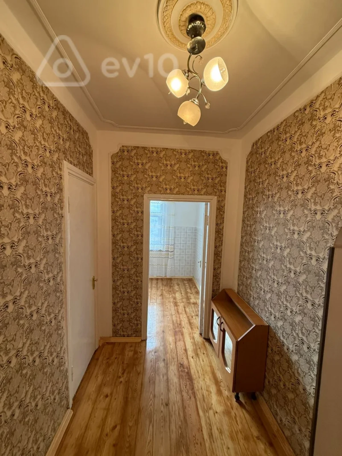 Kirayə verilir 2 otaqlı köhnə tikili 57 m²