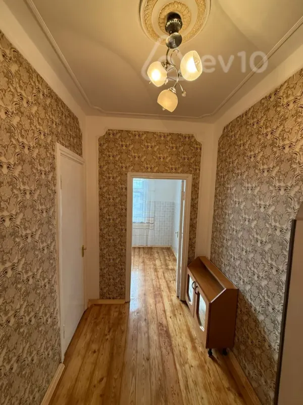 Kirayə verilir 2 otaqlı köhnə tikili 57 m²