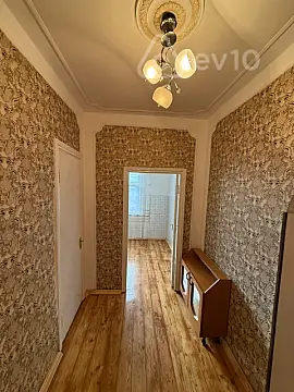 Kirayə verilir 2 otaqlı köhnə tikili 57 m²