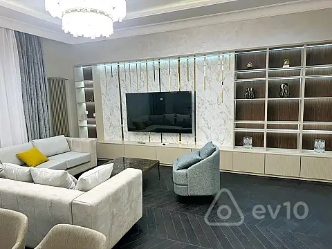 Kirayə verilir 3 otaqlı yeni tikili 180 m²