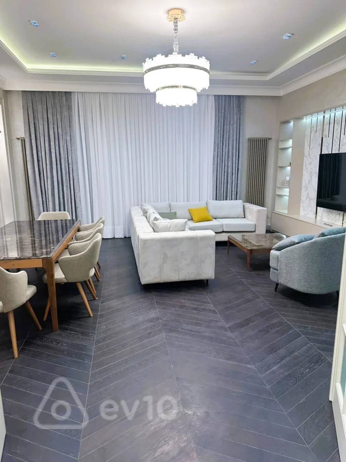 Kirayə verilir 3 otaqlı yeni tikili 180 m²