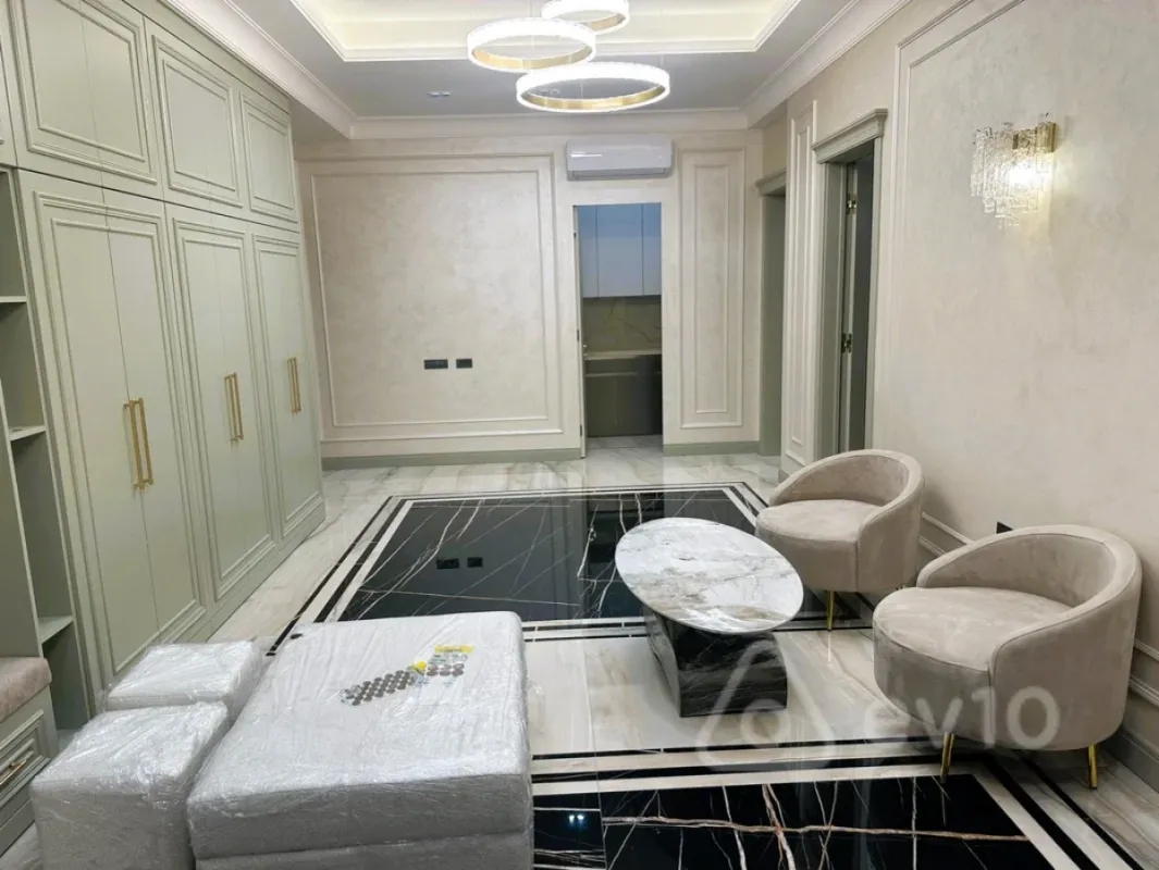 Kirayə verilir 3 otaqlı yeni tikili 180 m²