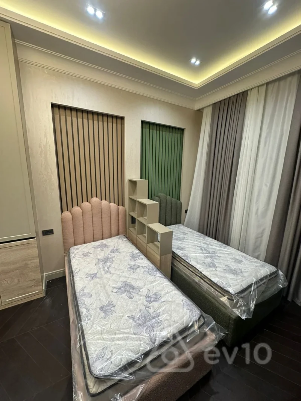 Kirayə verilir 3 otaqlı yeni tikili 180 m²