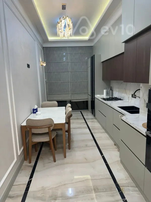 Kirayə verilir 3 otaqlı yeni tikili 180 m²