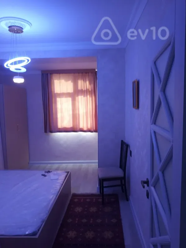 Kirayə verilir 2 otaqlı köhnə tikili 60 m²
