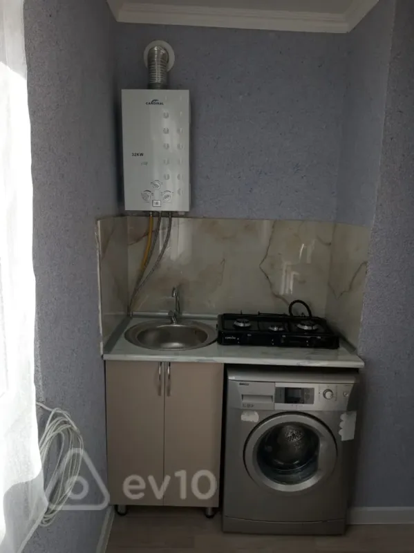 Kirayə verilir 2 otaqlı köhnə tikili 60 m²