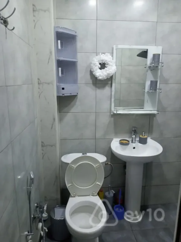 Kirayə verilir 2 otaqlı köhnə tikili 60 m²