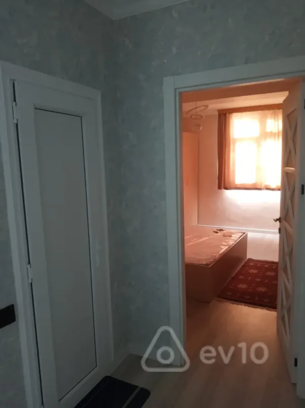 Kirayə verilir 2 otaqlı köhnə tikili 60 m²