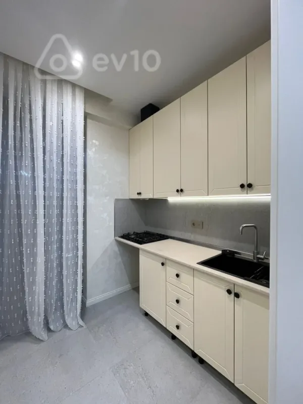 Kirayə verilir 2 otaqlı yeni tikili 68 m²