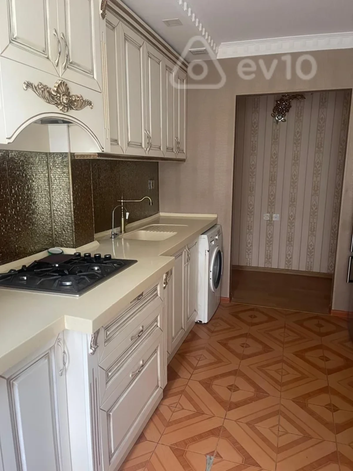 Kirayə verilir 3 otaqlı köhnə tikili 110 m²