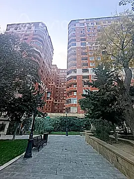 Satılır 4 otaqlı yeni tikili 130 m²