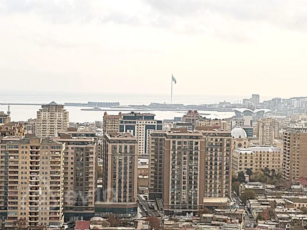 Satılır 4 otaqlı yeni tikili 130 m²