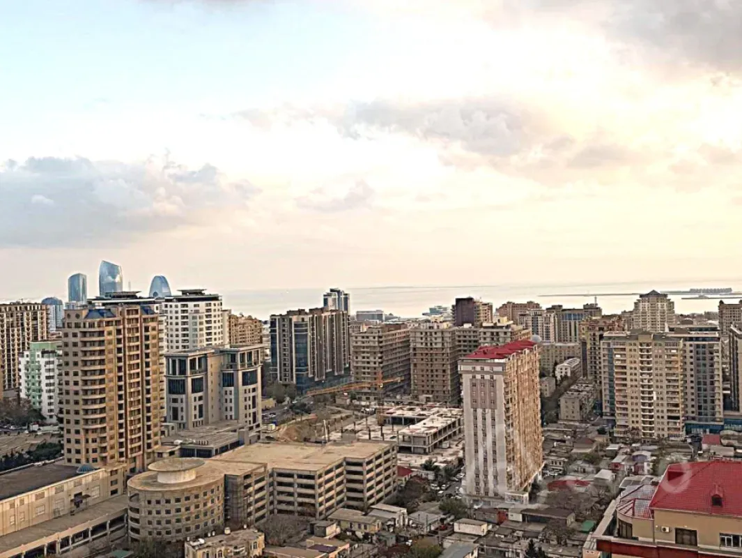 Satılır 4 otaqlı yeni tikili 130 m²