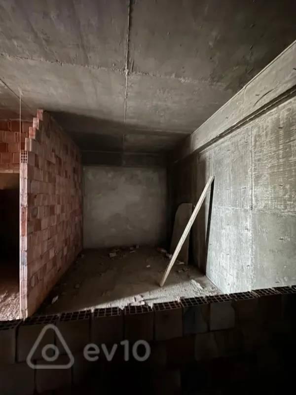 Satılır 3 otaqlı yeni tikili 100 m²