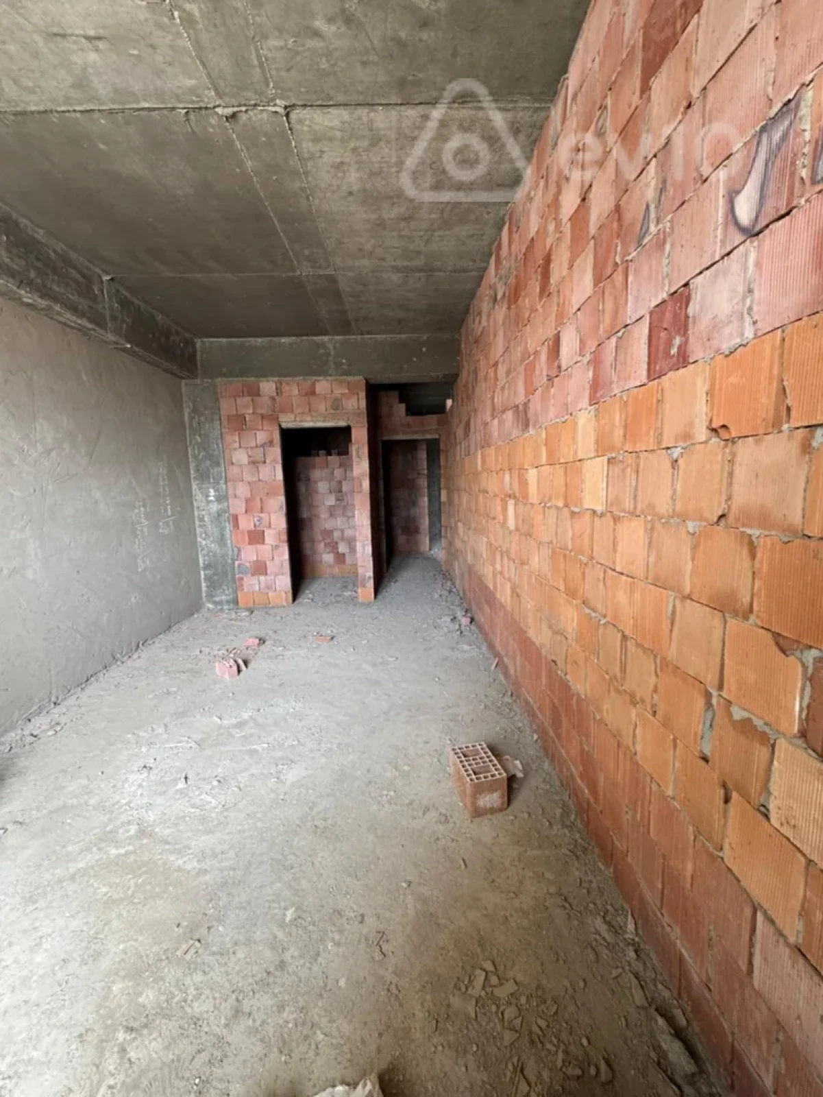 Satılır 3 otaqlı yeni tikili 100 m²