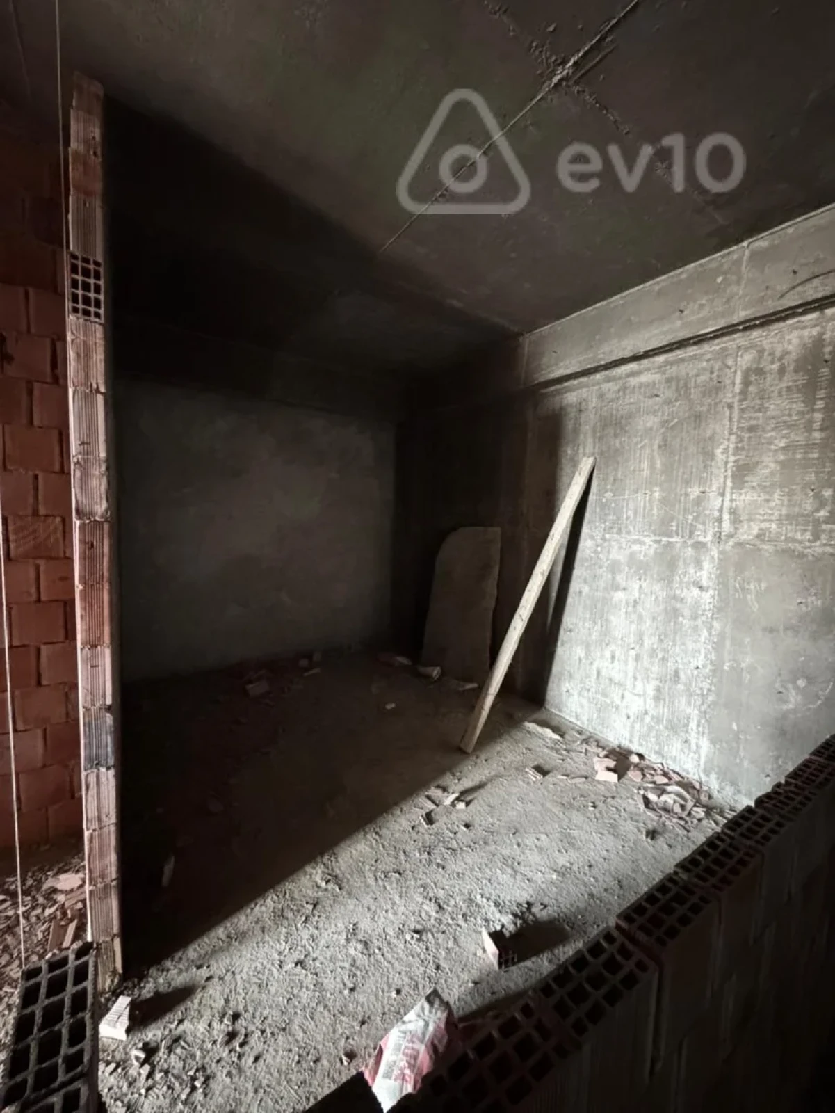 Satılır 3 otaqlı yeni tikili 100 m²