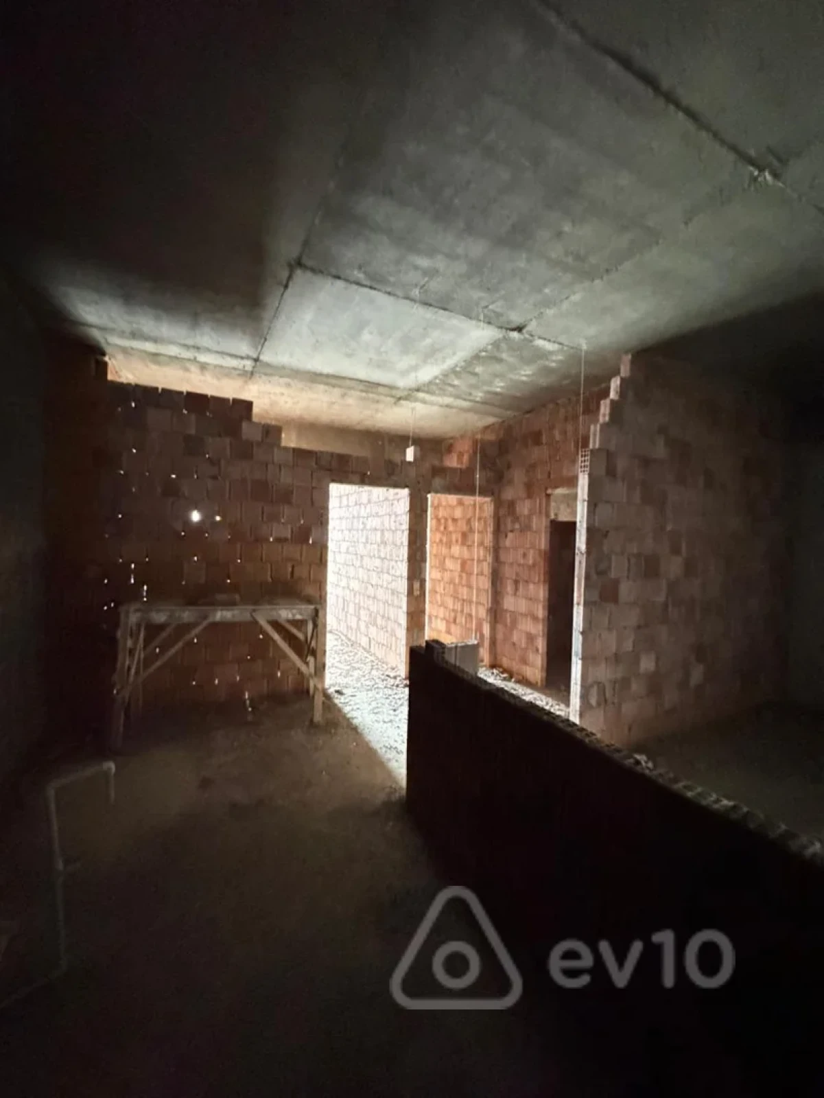 Satılır 3 otaqlı yeni tikili 100 m²