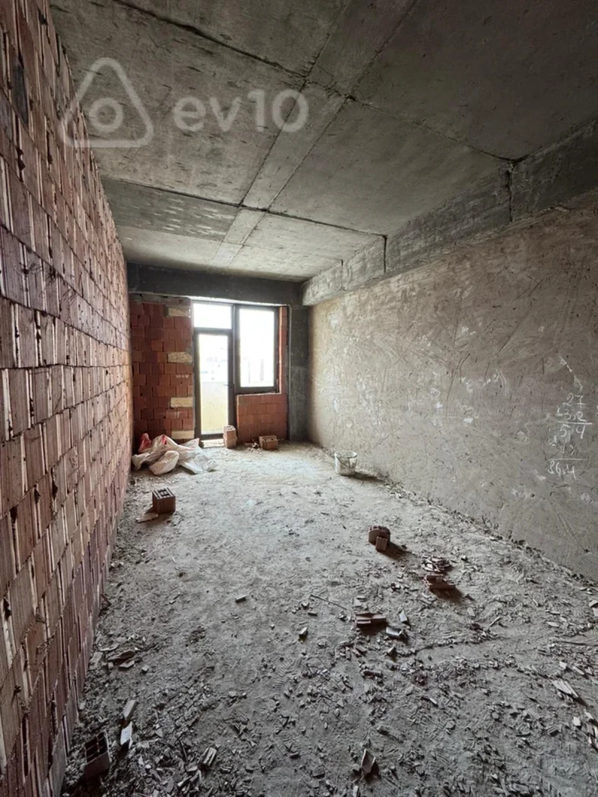 Satılır 3 otaqlı yeni tikili 100 m²