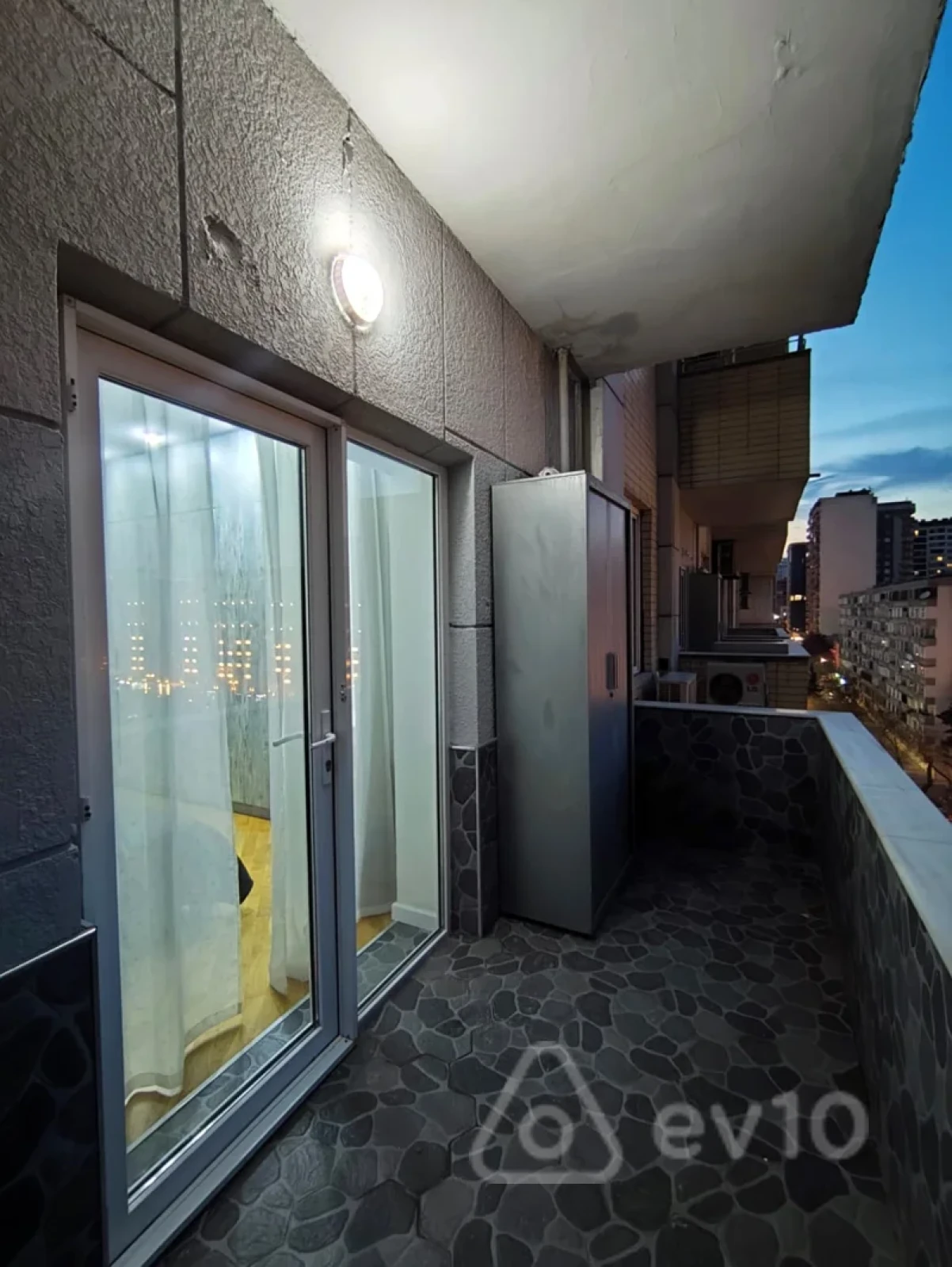 Kirayə verilir 3 otaqlı yeni tikili 70 m²