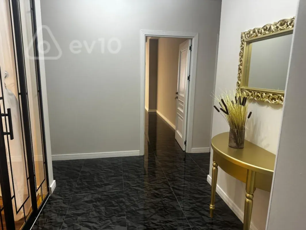 Satılır 3 otaqlı yeni tikili 101 m²