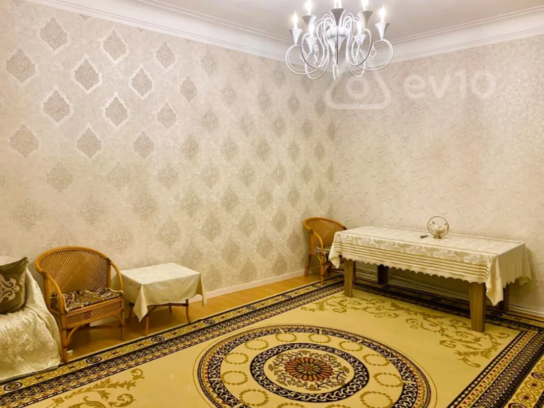 Kirayə verilir 2 otaqlı köhnə tikili 60 m²