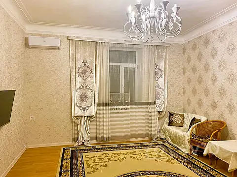Kirayə verilir 2 otaqlı köhnə tikili 60 m²