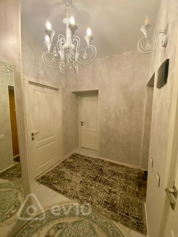Kirayə verilir 2 otaqlı köhnə tikili 60 m²
