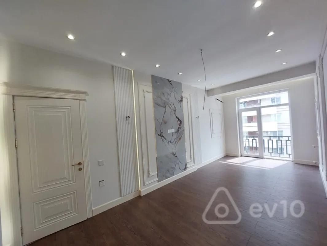 Satılır 2 otaqlı yeni tikili 70 m²