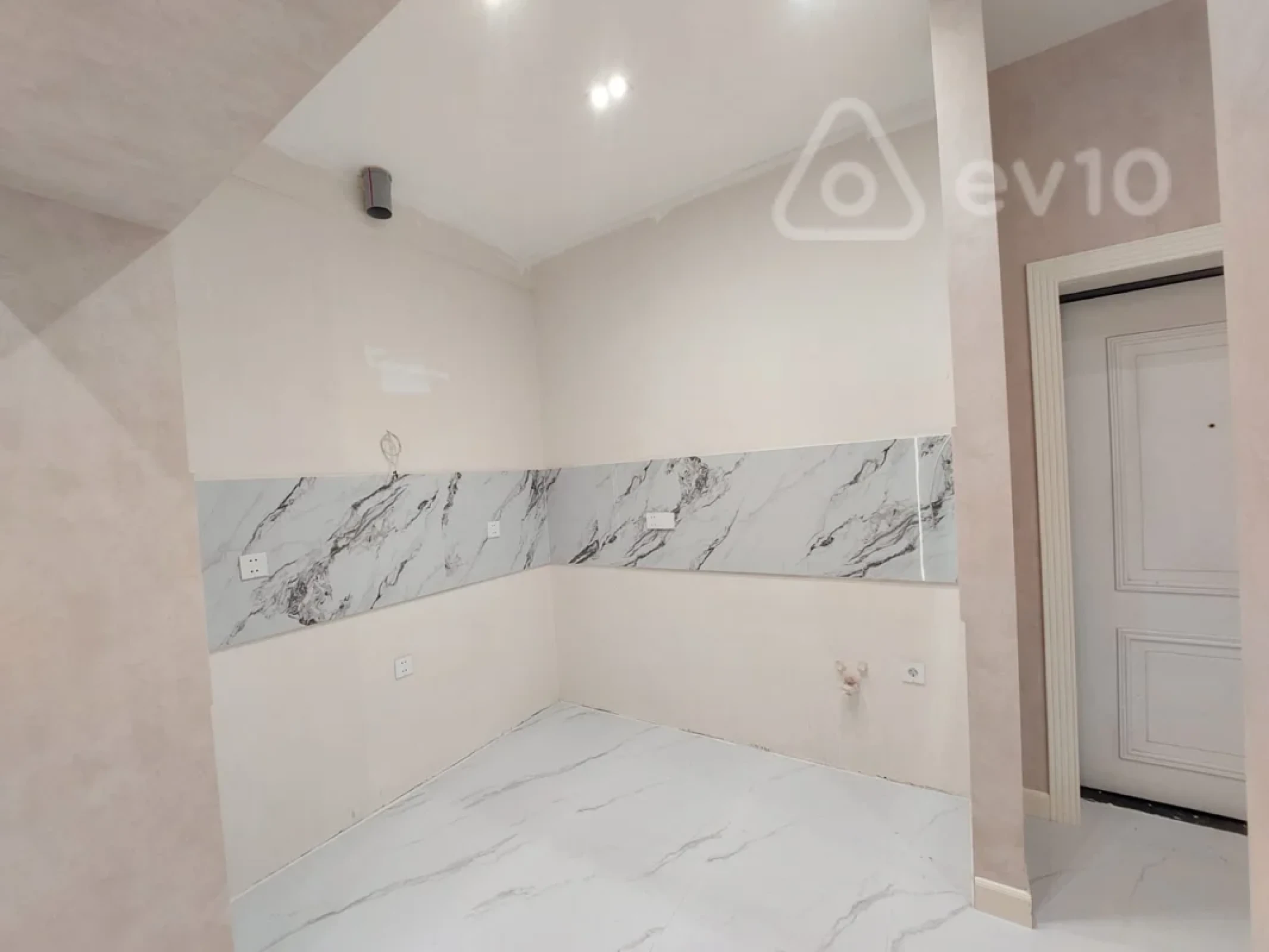 Satılır 2 otaqlı yeni tikili 70 m²