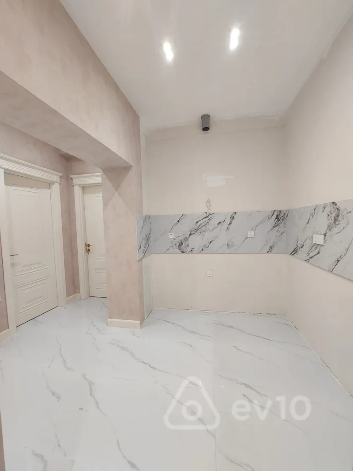 Satılır 2 otaqlı yeni tikili 70 m²