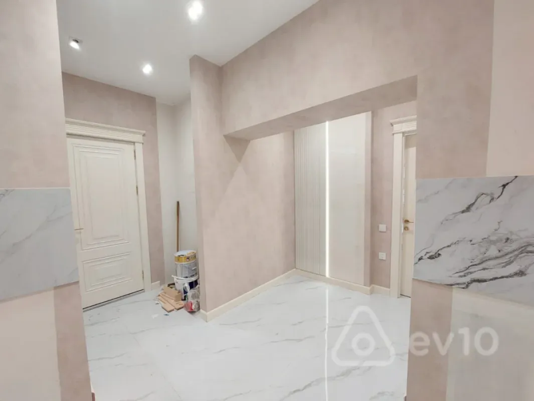 Satılır 2 otaqlı yeni tikili 70 m²